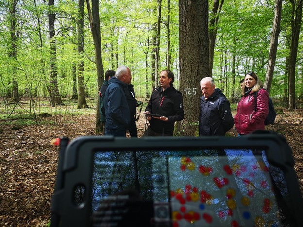 Connecting nature conservation and forest management